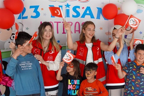 23 Nisan'ı Cilvegözü ve Öncüpınar Kara Hudut Kapılarından Ülkesine Dönen Çocuklarla Kutladık